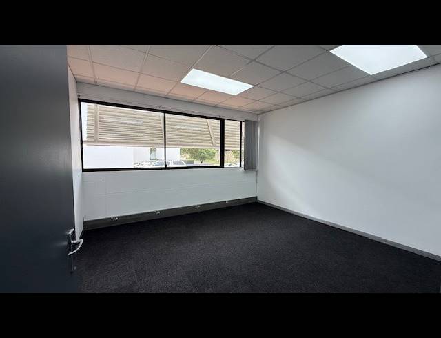 148M² OFFICE TO LET IN WESTVILLE